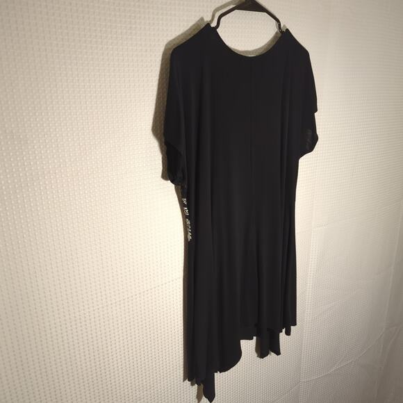 BLEU Medium Black White Floral Print Asymmetrical Hem Stretch Top Made in USA - Picture 7 of 7